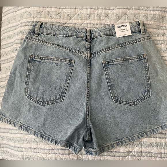 Cotton On High Rise Mom Denim shorts- brand NEW with tags - Picture 2 of 4